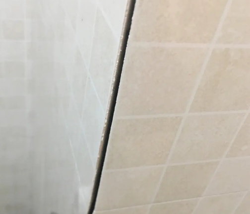 陵水瓷砖空鼓维修公司分享阳台瓷砖脱落的修复过程可以分为以下几个步骤