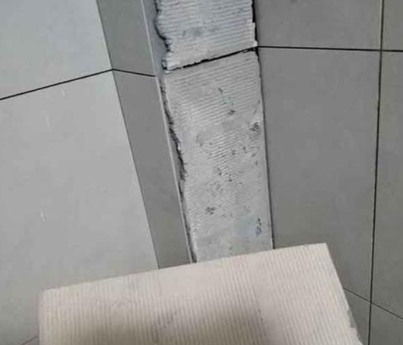 陵水瓷砖空鼓维修公司分享下厨房瓷砖脱落的补救措施。